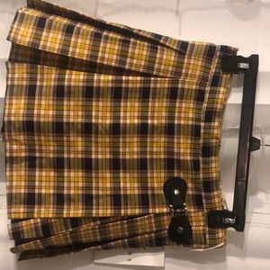 Cute yellow and black skirt